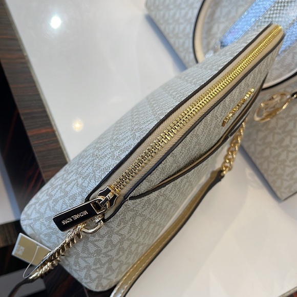 Michael Kors Jet Set Travel Medium Metallic Signature Logo Dome Crossbody NWT - Picture 9 of 16